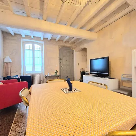 La Maison Des Artistes Feriehus Arles